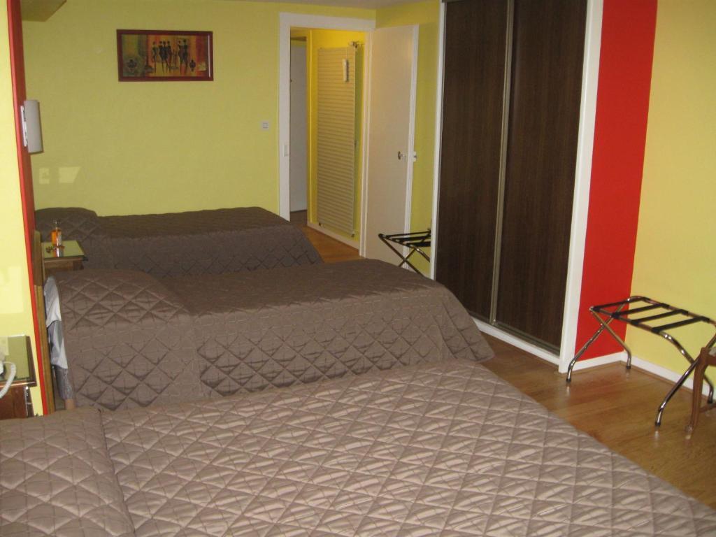 Hotel Cheval De Bronze Remiremont Ruang foto