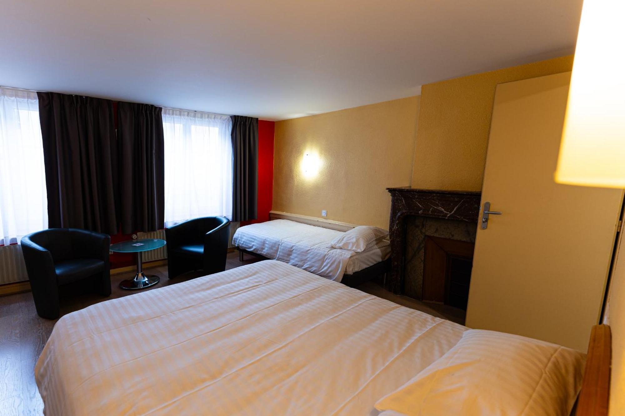 Hotel Cheval De Bronze Remiremont Bagian luar foto