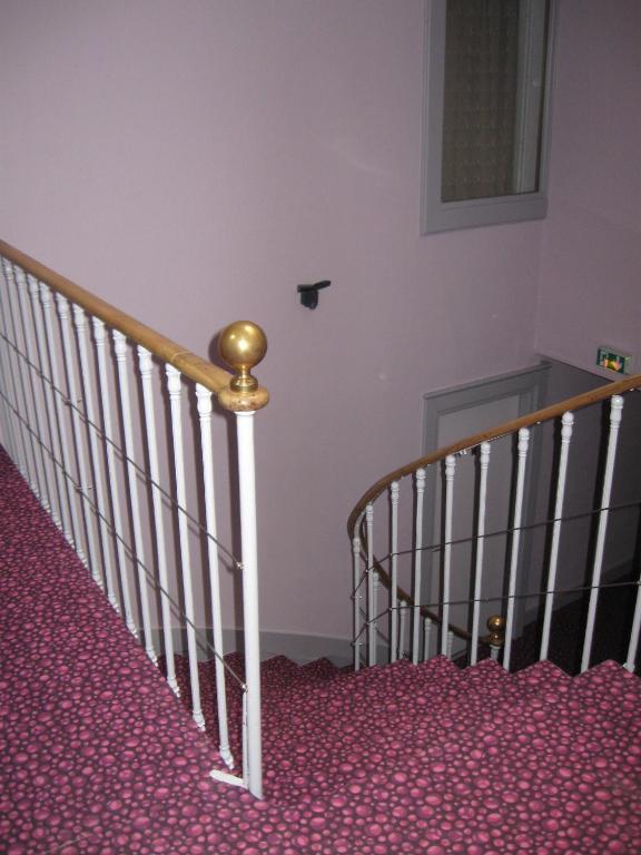 Hotel Cheval De Bronze Remiremont Bagian luar foto
