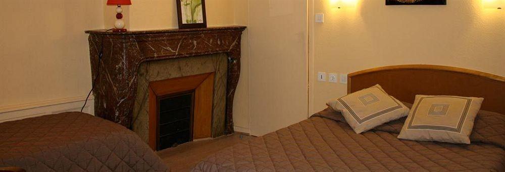 Hotel Cheval De Bronze Remiremont Bagian luar foto