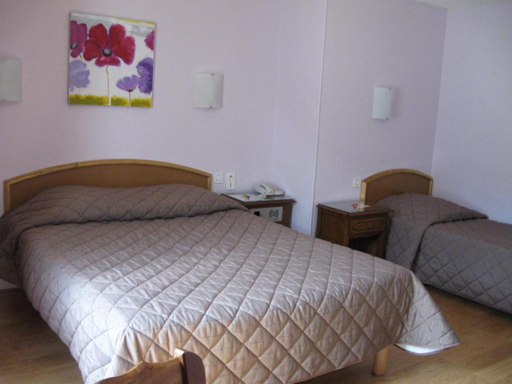 Hotel Cheval De Bronze Remiremont Ruang foto