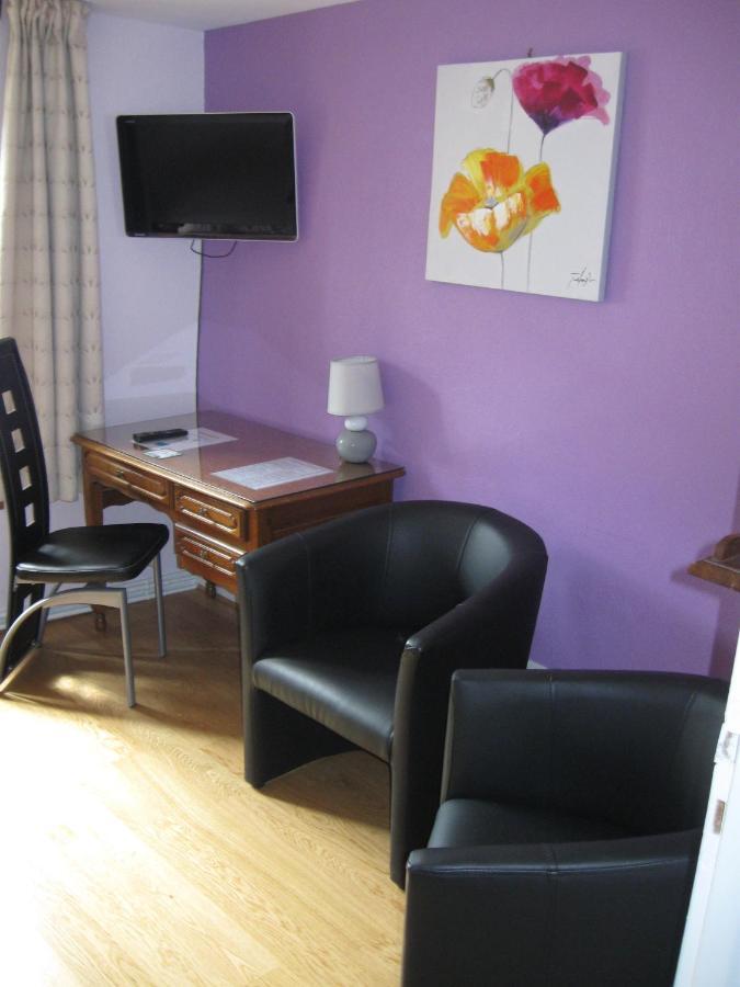 Hotel Cheval De Bronze Remiremont Ruang foto